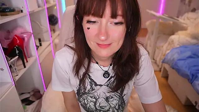 Snapshot of Cissy_Glitter chatting on May 9, 6:33 pm Cissy Glitter online show from May 9, 6:33 pm