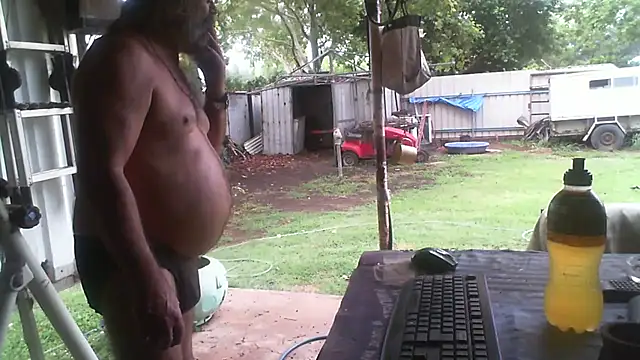 Snapshot of herbie010666 chatting on December 23, 3:17 am herbie010666 online show from December 23, 3:17 am