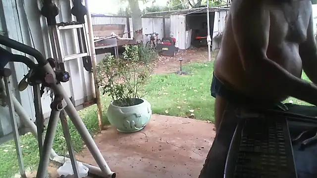 Snapshot of herbie010666 chatting on February 9, 4:21 am herbie010666 online show from February 9, 4:21 am