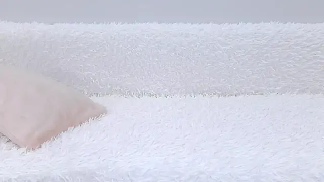 Snapshot of Beauty_Alex chatting on December 3, 1:17 am Beauty Alex online show from December 3, 1:17 am