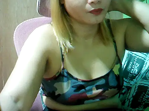 Snapshot of ashlylove25 chatting on October 18, 2:13 am ashlylove25 online show from October 18, 2:13 am
