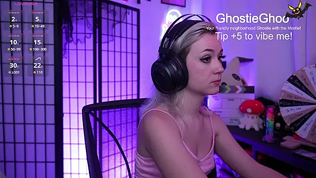 Snapshot of GhostieGhoo chatting on June 12, 7:33 pm GhostieGhoo online show from June 12, 7:33 pm
