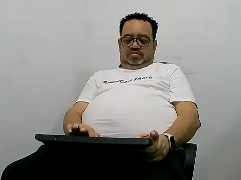 Snapshot of djtomxxx2777 chatting on March 22, 12:49 am djtomxxx2777 online show from March 22, 12:49 am