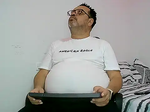 Snapshot of djtomxxx2777 chatting on March 21, 5:23 pm djtomxxx2777 online show from March 21, 5:23 pm
