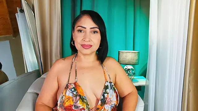 Snapshot of Madissononee chatting on November 29, 2:23 am Madissononee online show from November 29, 2:23 am