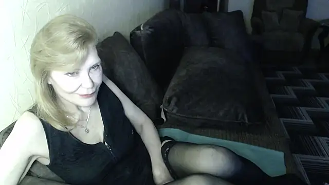 Snapshot of Sexy_Irene chatting on April 26, 5:27 am Sexy Irene online show from April 26, 5:27 am