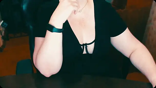 Snapshot of AlisaHot55 chatting on December 4, 11:31 am AlisaHot55 online show from December 4, 11:31 am