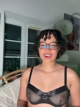 Snapshot of Lauyako chatting on May 13, 7:43 pm Lauyako online show from May 13, 7:43 pm