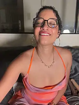 Snapshot of Lauyako chatting on June 27, 8:26 pm Lauyako online show from June 27, 8:26 pm