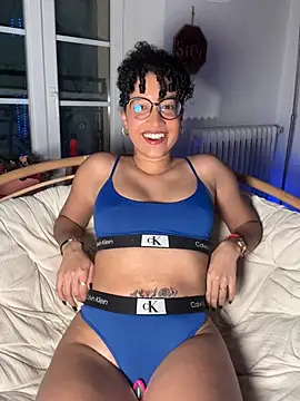 Snapshot of Lauyako chatting on February 24, 11:27 pm Lauyako online show from February 24, 11:27 pm