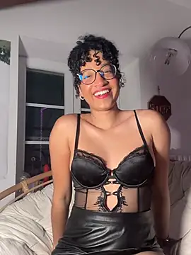 Snapshot of Lauyako chatting on February 10, 9:03 pm Lauyako online show from February 10, 9:03 pm