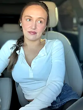 Snapshot of lunagirl13 chatting on October 31, 4:58 pm lunagirl13 online show from October 31, 4:58 pm