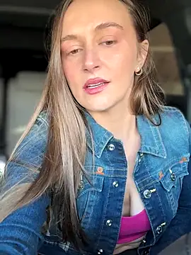 Snapshot of lunagirl13 chatting on October 27, 8:21 pm lunagirl13 online show from October 27, 8:21 pm