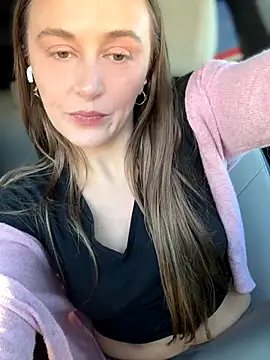 Snapshot of lunagirl13 chatting on November 11, 8:47 pm lunagirl13 online show from November 11, 8:47 pm