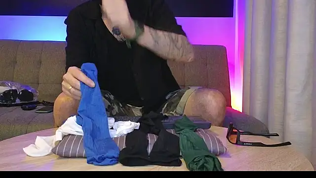 Snapshot of MattxFeet chatting on October 16, 12:19 am MattxFeet online show from October 16, 12:19 am