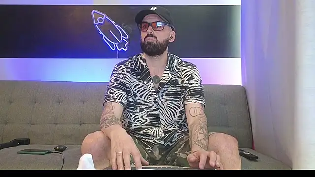 Snapshot of MattxFeet chatting on October 23, 5:22 pm MattxFeet online show from October 23, 5:22 pm