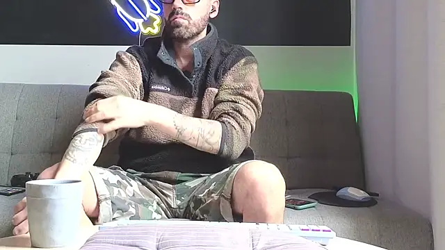 Snapshot of MattxFeet chatting on September 28, 12:23 pm MattxFeet online show from September 28, 12:23 pm