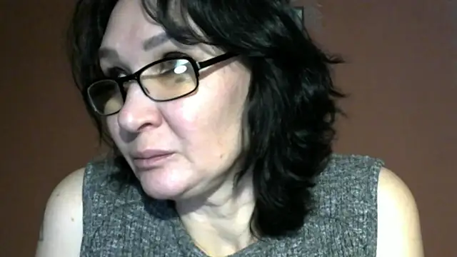 PrettyAndWild online show from November 25, 3:45 pm