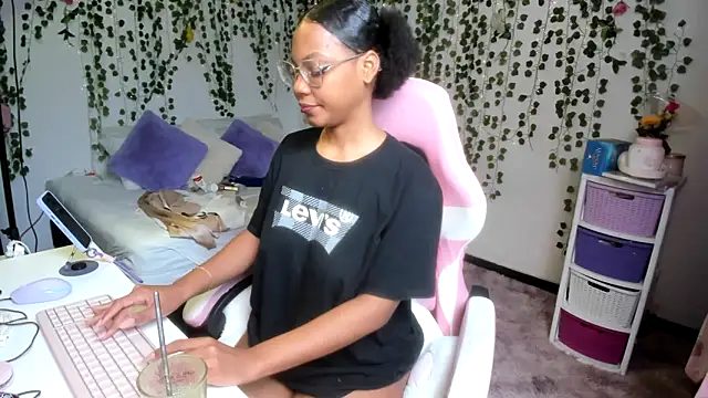 violeta milleer online show from February 14, 6:19 pm