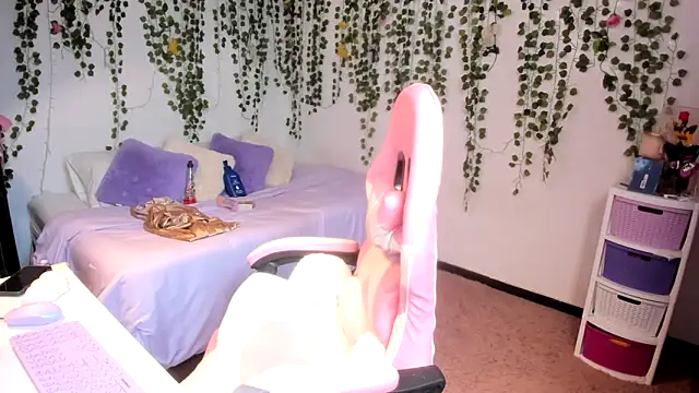 Snapshot of violeta_milleer chatting on October 23, 4:16 pm violeta milleer online show from October 23, 4:16 pm