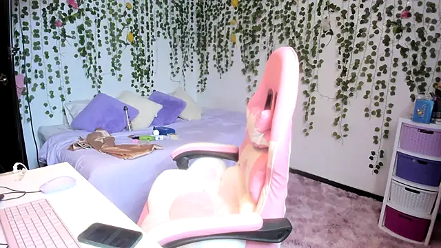 Snapshot of violeta_milleer chatting on November 13, 4:44 pm violeta milleer online show from November 13, 4:44 pm