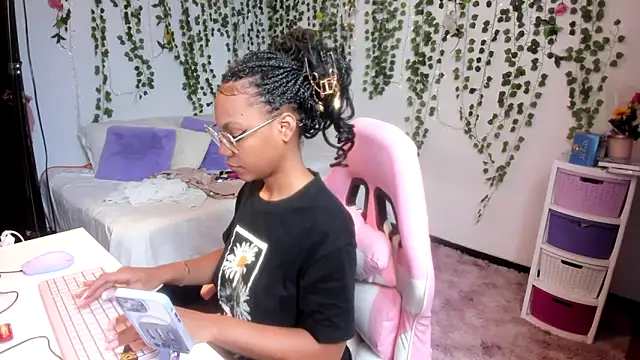 violeta milleer online show from March 13, 6:46 pm