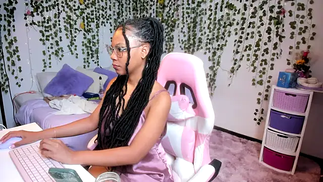 Snapshot of violeta_milleer chatting on November 20, 5:13 pm violeta milleer online show from November 20, 5:13 pm