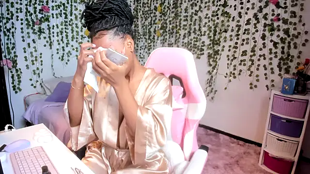 Snapshot of violeta_milleer chatting on November 11, 4:57 pm violeta milleer online show from November 11, 4:57 pm