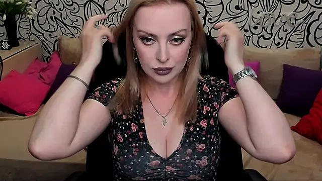 Snapshot of Hotdreamhere chatting on June 19, 4:13 pm Hotdreamhere online show from June 19, 4:13 pm