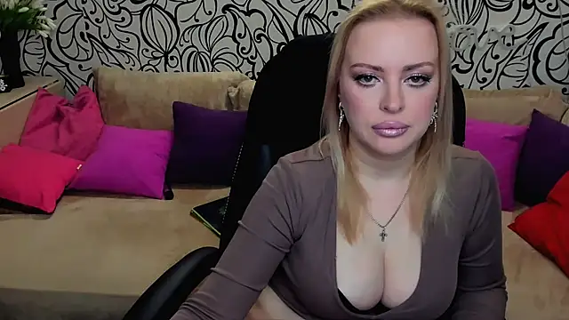 Hotdreamhere online show from April 24, 4:14 am