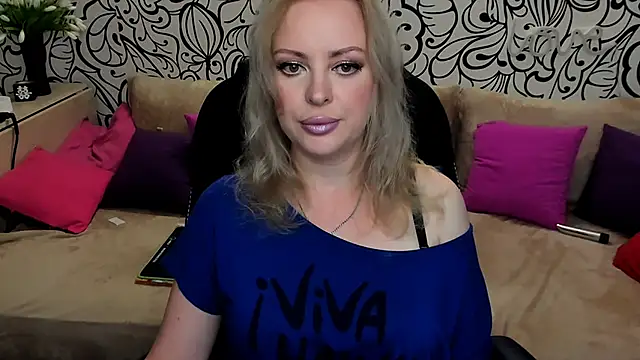 Snapshot of Hotdreamhere chatting on June 30, 4:01 am Hotdreamhere online show from June 30, 4:01 am
