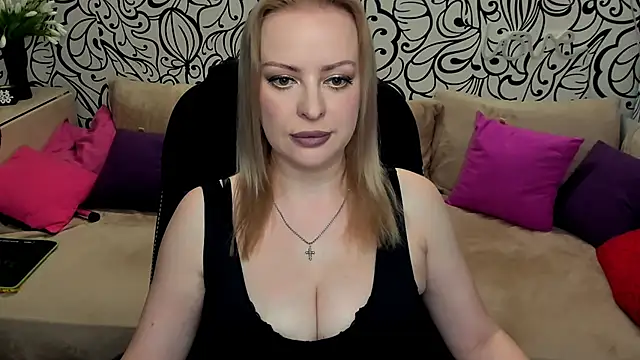 Hotdreamhere online show from May 24, 3:28 am