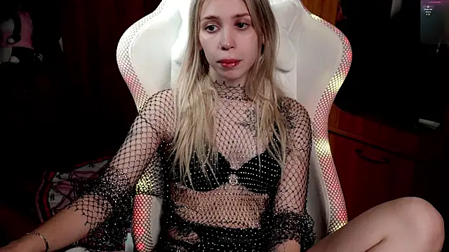 ho1yho1e online show from October 26, 7:03 pm