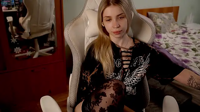 ho1yho1e online show from March 18, 7:26 pm