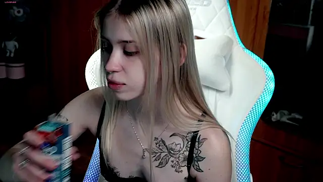 ho1yho1e online show from November 10, 6:35 pm