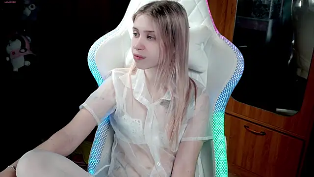 ho1yho1e online show from November 25, 6:30 pm