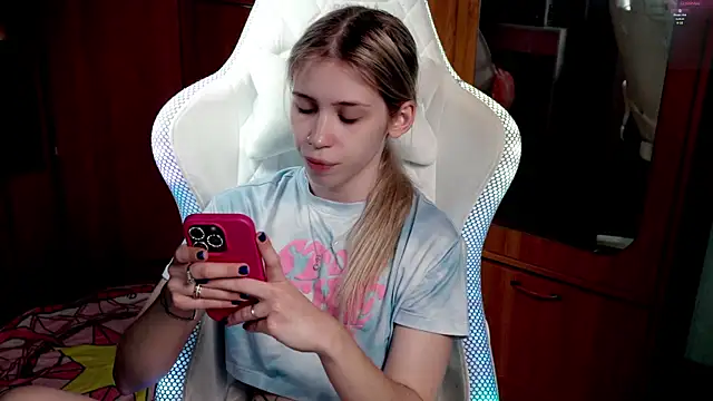 ho1yho1e online show from November 1, 6:24 pm