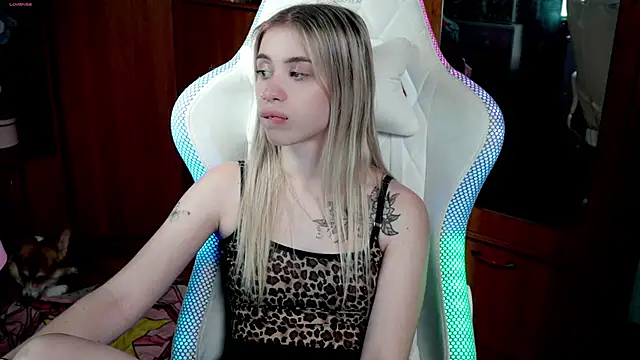 ho1yho1e online show from November 11, 6:47 pm