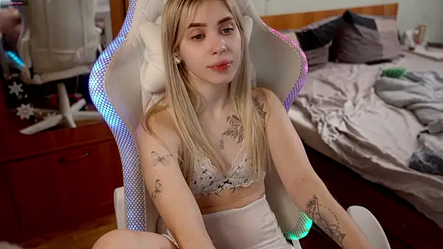 ho1yho1e online show from February 13, 6:52 pm