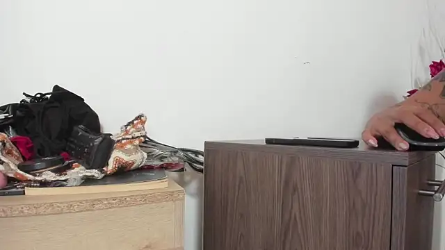 Snapshot of Hela_wet chatting on February 22, 3:47 pm Hela wet online show from February 22, 3:47 pm