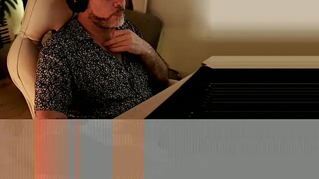 Sanders White online show from December 22, 10:04 pm