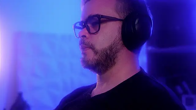 Sanders White online show from December 18, 4:28 am