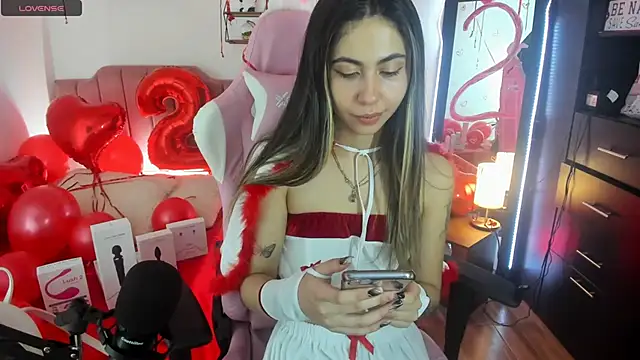 Snapshot of lilly_sweett chatting on December 15, 7:02 am lilly sweett online show from December 15, 7:02 am