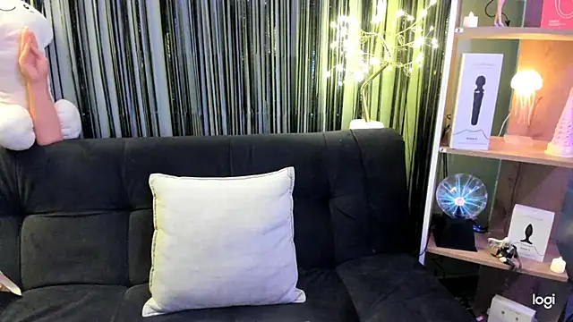 lilly sweett online show from February 23, 11:05 pm