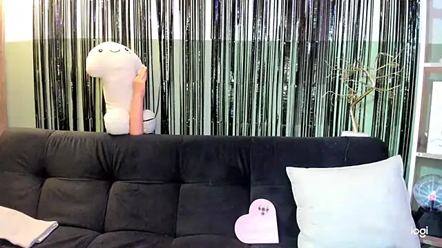 lilly sweett online show from February 20, 11:06 pm