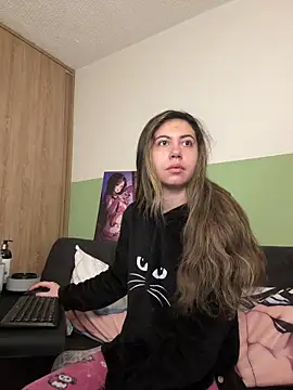 lilly sweett online show from February 4, 11:00 pm