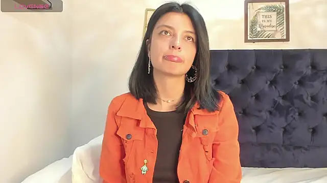 Snapshot of AneeSmith chatting on December 13, 11:39 pm AneeSmith online show from December 13, 11:39 pm