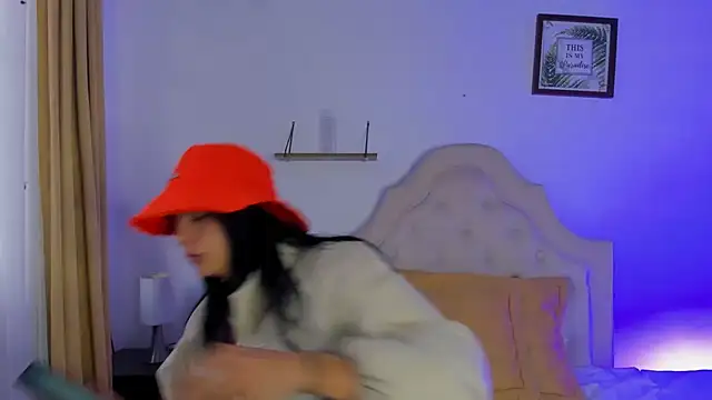 Snapshot of AneeSmith chatting on December 2, 10:18 pm AneeSmith online show from December 2, 10:18 pm