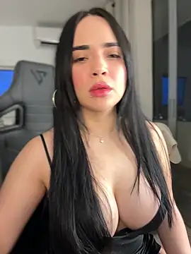 Snapshot of GeorginaJones chatting on March 19, 12:59 am GeorginaJones online show from March 19, 12:59 am