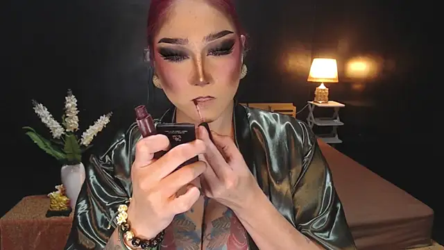 Snapshot of Transdomts4u chatting on April 23, 3:57 pm Transdomts4u online show from April 23, 3:57 pm